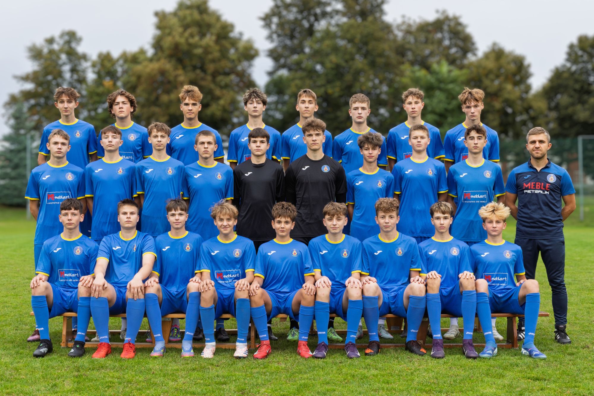 U23