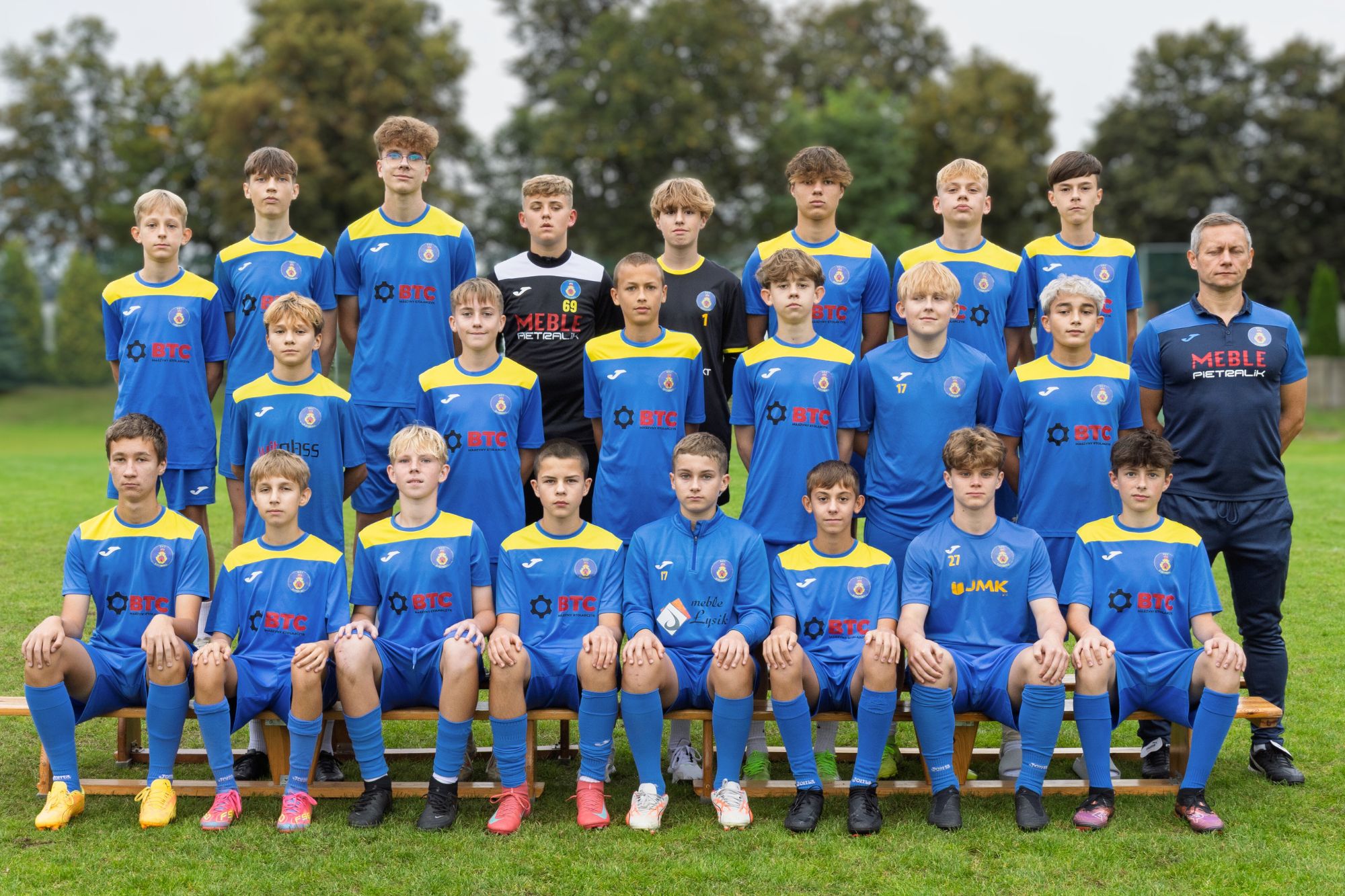 U23