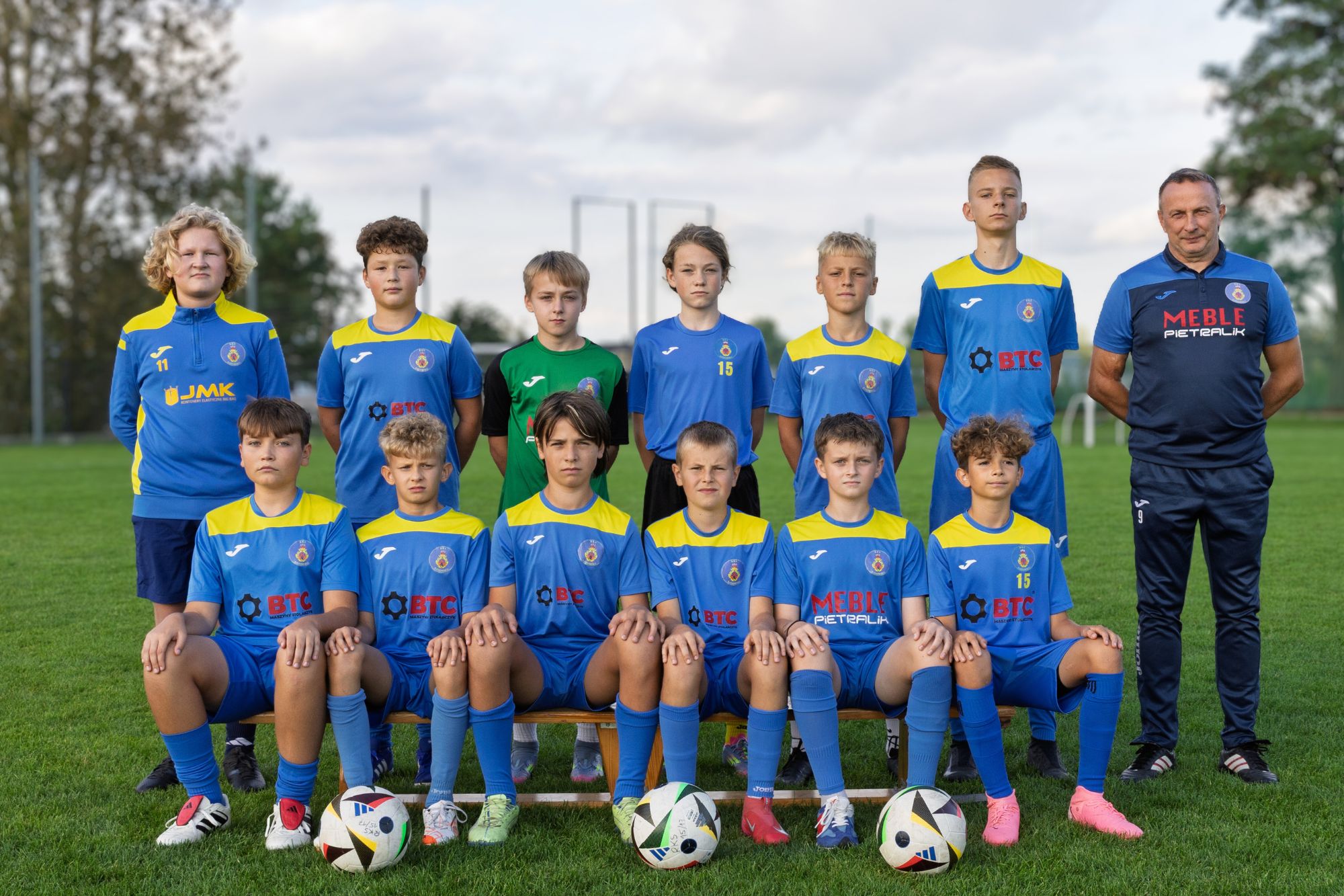 U23