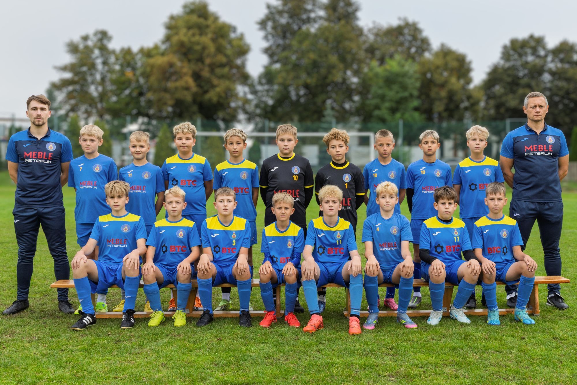 U23