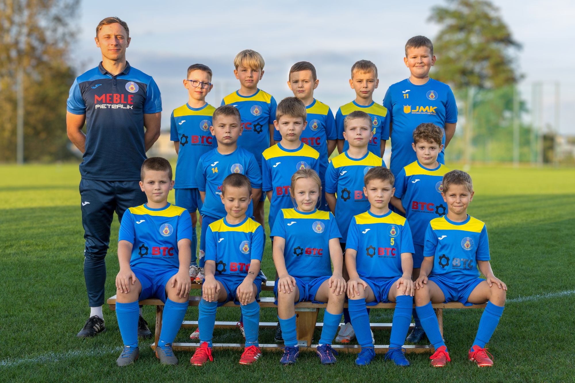 U23