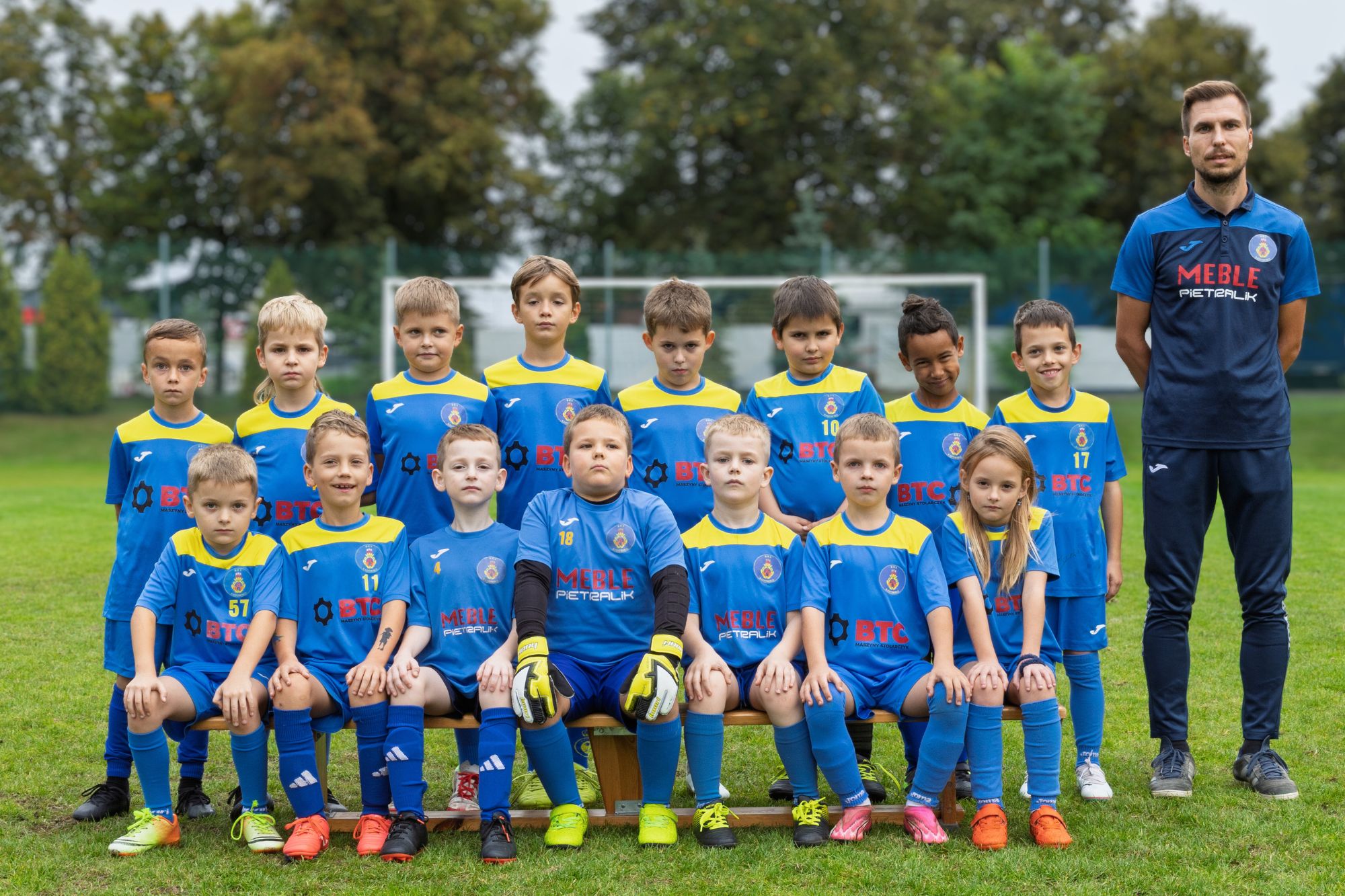 U23